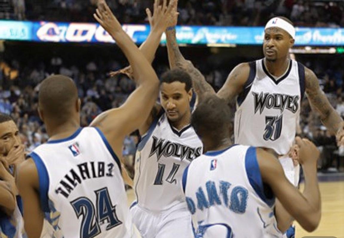 明尼苏达森林狼16分逆转！安东尼·爱德华兹关键，鲁迪·戈贝尔里程碑，凯尔·库兹马两双难救主